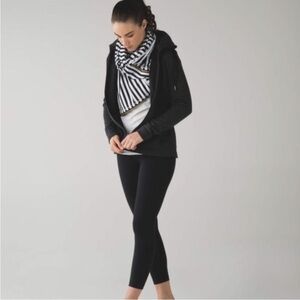 Lululemon black and white striped Vinyasa Scarf